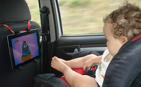 tablet como distrair crianças viagem de carro